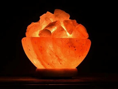 Lampada di sale. Prima di tornare verso la luce autunnale, e rientrare in un nuovo ciclo, è tempo di osservare attorno a noi