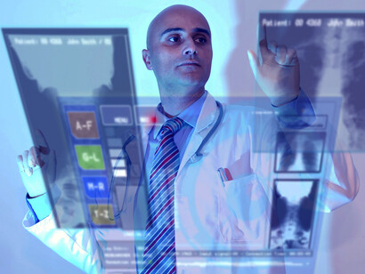 La vicinanza fisica, cardine della medicina, è stata vissuta come un pericolo