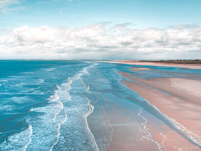 Vista de una playa vacía
