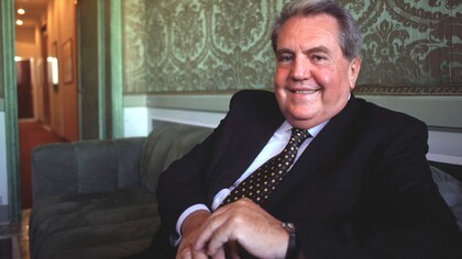 Pontiggia sottolineava l'importanza della revisione e della cura dello stile nella creazione letteraria. Nella foto Giuseppe Pontiggia