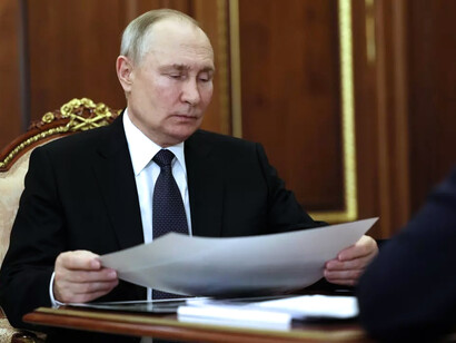 Vladimir Putin, durante su reunión con Roman Busargin en el Kremlin, en Moscú, Rusia, el 18 de julio de 2023