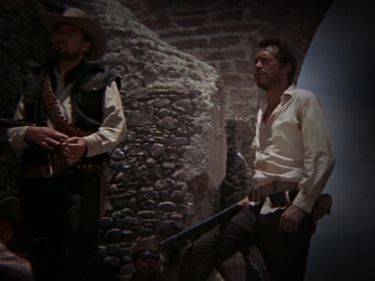 Malviventi. Ma sempre i medesimi malviventi, dopo aver preso consapevolezza del fallimento morale e dell’orrore legato al proprio stile di vita, decidono di affrontare l’esercito di Mapache in un atto suicida ma, al contempo, purificatore