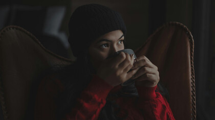 O amor é a base da humanidade, um sentimento poderoso que se manifesta em interações diárias e nos ajuda a enfrentar desafios a pandemia mostrou a importância de abraços, toques e conexões para nossa saúde emocional e física