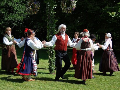 Celebración del solsticio de verano en Suecia