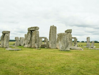 Stonehenge, UK. Si ipotizza che il monumento fosse utilizzato per scopi astronomici o come luogo di celebrazione dei cicli naturali, come il solstizio d'estate e d'inverno