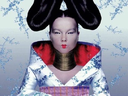 The singer Bjork also bets for Asian fashion