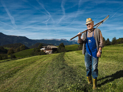 Agricoltore in montagna © Rui Fotografo lifestyle