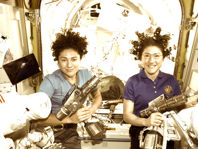 Las dos astronautas, tam contentas