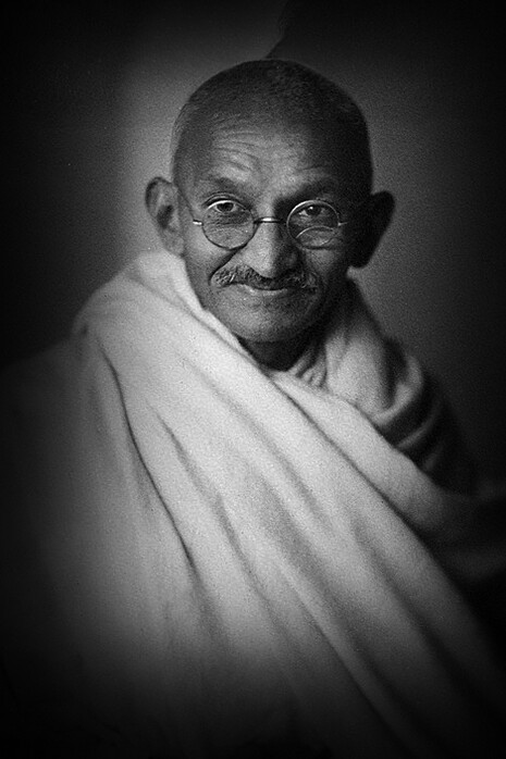 Mahatma Gandhi, líder del movimiento por la independencia de la India, fue asesinado el 30 de enero de 1948