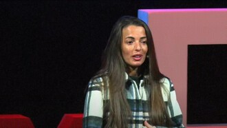 Screenshot dall'intervento "La libertà non è scontata. La mia vita dopo la prigione di Teheran" di Alessia Piperno a TEDxBari