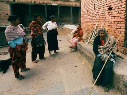 Los participantes de la edición de 2025 ya han sido convocados a contribuir, comenzando por responder a un cuestionario destinado a hacer que el ZEM sea aún más inclusivo.
Grupo de mujeres sin casa reunidas en una ciudad