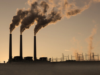 La actividad humana desde el inicio de la Revolución Industrial ha producido un incremento del 45 % en la concentración atmosférica del dióxido de carbono, desde 280 ppm en 1750 a 400 ppm en 2015