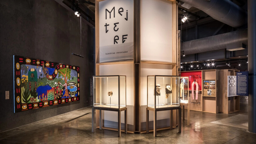 Mejtere, histórias recontadas, vista da exposição. Cortesia do Museu Paranaense