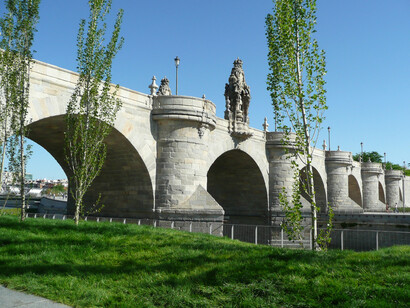 Madrid. Zona verde bajo el puente de Toledo