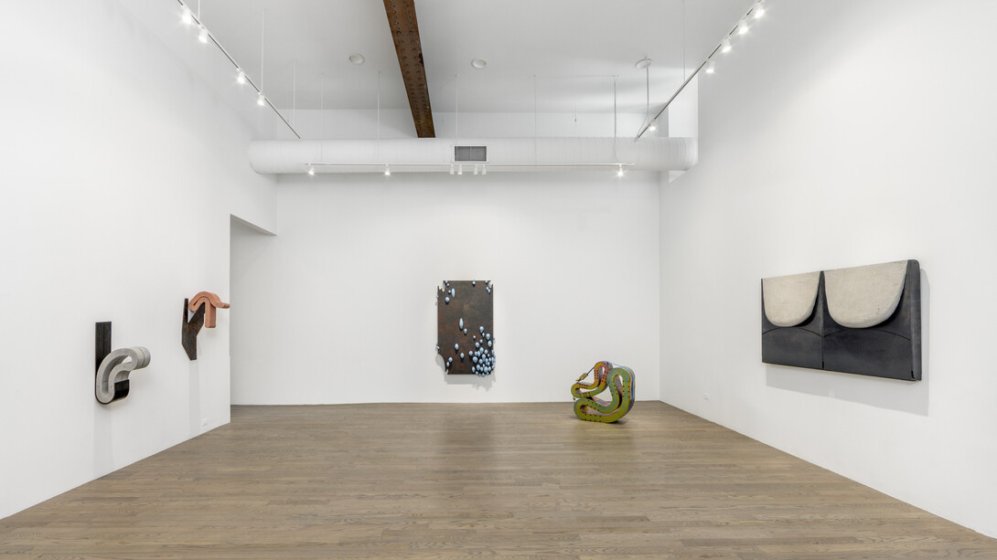 Lucas Simões, Luscofusco, 2023, installation view. Courtesy of the artist and Patron Gallery, Chicago