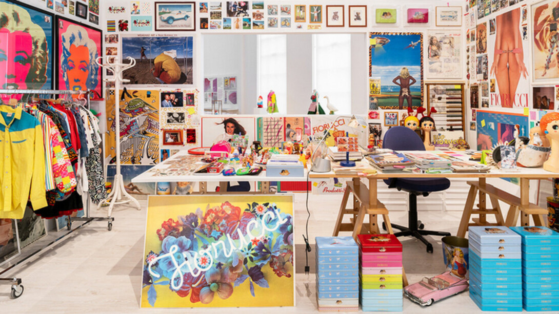 Elio Fiorucci con i suoi negozi, veri e propri templi della cultura pop, ha rivoluzionato il concetto stesso di shopping, fondendo arte, musica e moda