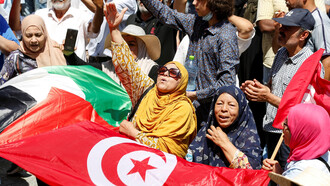 Cientos de personas se manifestaron este 19 de junio en Túnez en una segunda jornada de protesta contra un referéndum constitucional convocado por el presidente Kais Saied