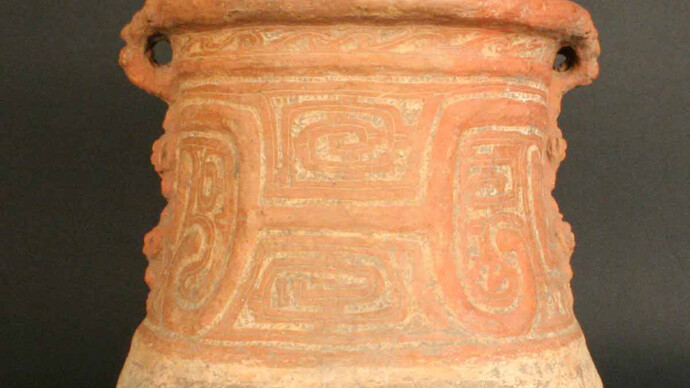 Urna funeraria incisa

Materiales: Cerámica

1100- 1500 d.C. Fase Marajoara.

Medidas: 350 mm de alto