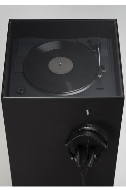 João Onofre, Instrumental Version (I See a darkness), Original video soundtrack, 2007. Vinyl record, solid silver nail, 13’40’’, 45 RPM, exhibition version, 2013. Customised plinth with turntable, amplifier and headphones, 80 x 46 x 46 cm. Courtesy Marlborough Contemporary, © the artist. Photo: Daniel Malhão Fotografia