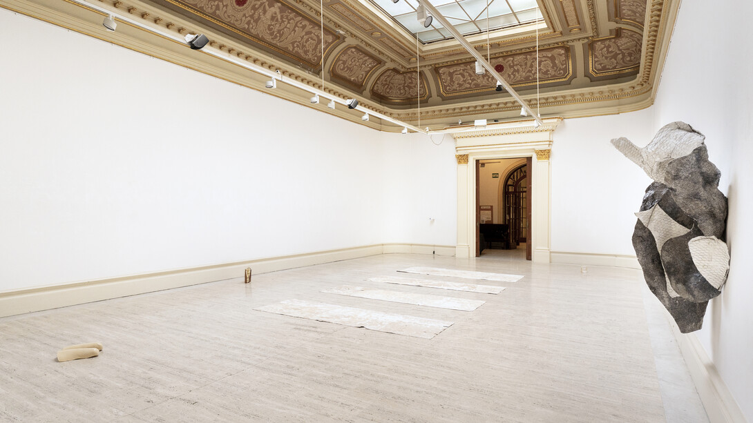 Cristina Spinelli, Umbel·la, exhibition view. Courtesy of Cristina Spinelli and Centre de Lectura de Reus. Photography: Goro Studio