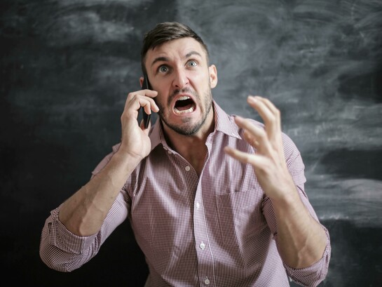 Reclamar sobre um mundo imperfeito e sobre as adversidades da vida é natural. O problema ocorre quando o ato de reclamar se torna um comportamento habitual, a ponto de a pessoa não perceber que essa tendência negativa gradualmente tomou conta da sua vida. Assim como na síndrome do sapo fervido, em que o sapo (dentro de uma panela) não sente a temperatura da água, que aquece progressivamente, e morre “quentinho” e aconchegado no ambiente prejudicial que escolheu para permanecer