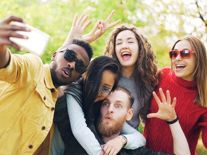 Le manifestazioni globali guidate dalle nuove generazioni mostrano che l’energia e l’urgenza dei giovani sono in grado di scuotere sistemi politici stagnanti e chiedere leadership più contemporanee