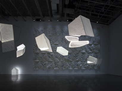Joan Jonas, Empty rooms, exhibition view. Courtesy of Gladstone Gallery