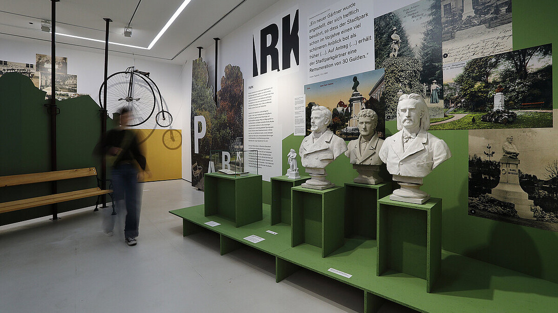 The bourgeoise on stage, exhibition view. Courtesy of History Museum
