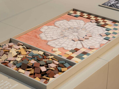 Behind the façade, exhibition view. Courtesy of Glyptotek