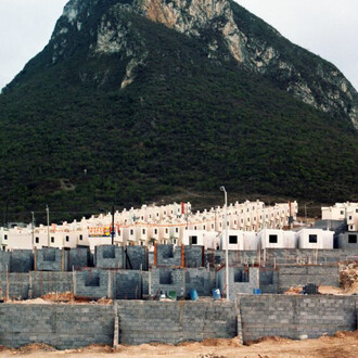 Alejandro Cartagena, Fragmented cities, Escobedo, 2005-10. Cortesía del artista © Alejandro Cartagena