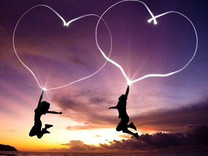 El amor hace volar a una pareja