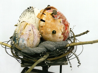 Ruggero Marrani, Evoluzione della specie, nido bionico, 60x60x60cm, Ceramica policroma, metalli e smalti, 2013