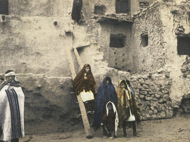 Escena en la calle, pueblo de Acoma, Nuevo México