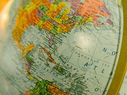 Podemos passar a considerar a possibilidade de o governo instituir um novo Ministério, que venha a ter como principal atividade a administração do Comércio Exterior brasileiro e de todas as suas ferramentas