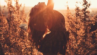 Ymã, magneto do amor, este será seu nome nômade, soprado em seus ouvidos pela matriarca e patriarca que irão te receber. Você será batizada na Ônix, tribo real dos tempos futuros que ainda virão. Tempos de união e compaixão, liberdade e igualdade. Tempo de ser humano, e não de apenas estar