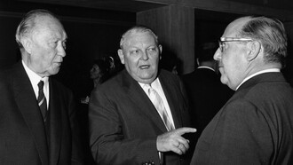 Konrad Adenauer con Ludwig Erhard y Franz Meyers