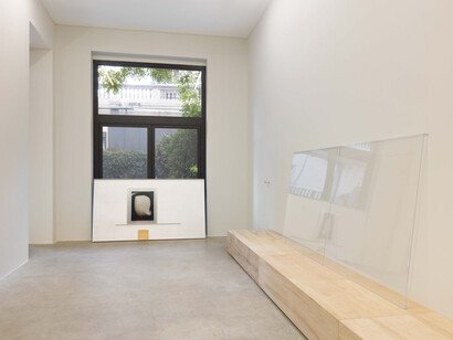 Thea Djordjadze, Back facing front, veduta della mostra. Per gentile concessione di Kaufmann Repetto