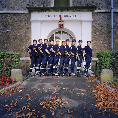 Tuomo Manninen, Brigade roller de la direction de l’ordre public et de la circulation de la préfecture de police de Paris, Paris 12e, 2006. Courtesy of The Finnish Museum of Photography