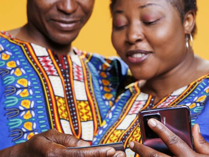 Há de se considerar que as culturas populares assimilaram e assimilam de maneira rápida o acesso virtual  pela expansão das narrativas midiáticas. Tudo isso ocorre porque a essência das culturas populares está na criatividade, na busca pelo novo e pelas novidades



