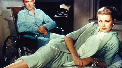 Janela Indiscreta (Rear Window) 1954, dirigido por Alfred Hitchcock e estrelado por James Stewart, Grace Kelly, Wendell Corey e Thelma Ritter.