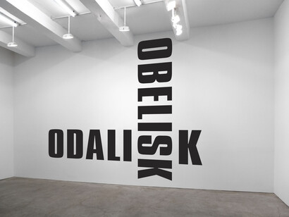 Kay Rosen, Monuments, 2013, Latex paint on wall, Dimensions variable © Kay Rosen. Courtesy of Sikkema Jenkins & Co., New York