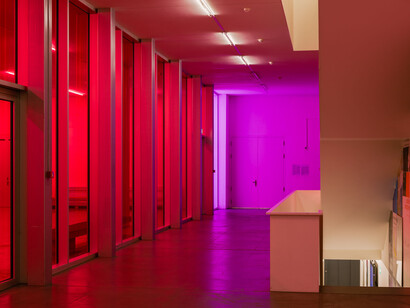 Linda Semadeni, Bildschirmaufnahmen, Ausstellungsansicht. Mit freundlicher Genehmigung des Migros Museum
