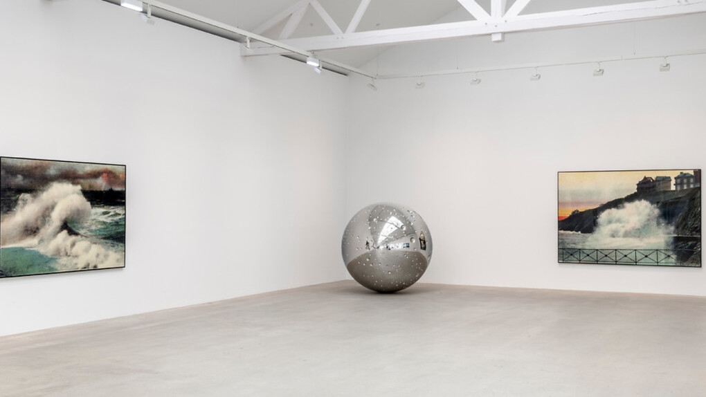 It comes in waves. Courtesy of Thaddaeus Ropac Gallery