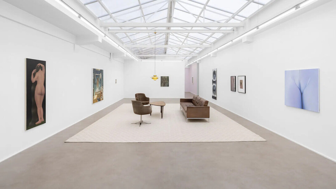 Various artists, Secret skins, exhibition view. Courtesy of Rodolphe Janssen Gallery