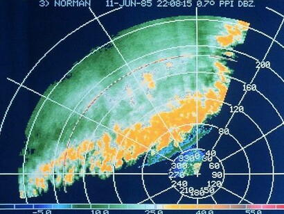 Fronte temporalesco su schermo radar Doppler
