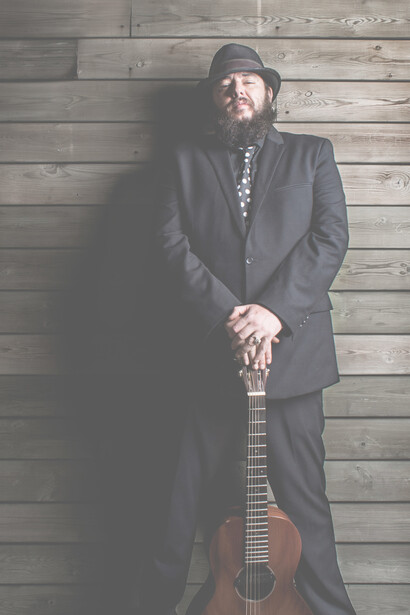 El poeta y músico, Kutxi Romero. Fotografía: Fernando Lezaun