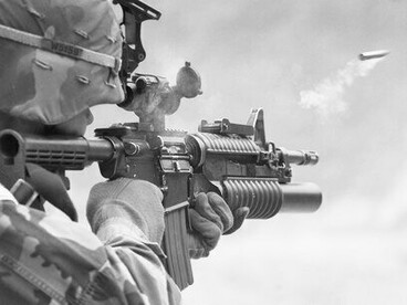 Soldado. Originalmente chamada Jewish Collective for Justice in Palestine, seus fundadores se agruparam para combater a instrumentalização do antissemitismo que faz a Aliança Internacional para a Memória do Holocausto (IHRA – International Holocaust Remembrance Alliance) com sua definição. Rapidamente se ampliou o espectro de temas que se referiam aos acordos e às ações dos grupos integrantes até abordar de maneira integral o apoio à luta do povo palestino por sua libertação