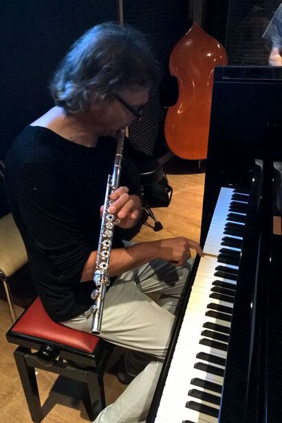Franco Olivero suona flauto e pianoforte