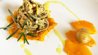 Tagliolini alla Spirulina e Curcuma con crema di Castagne e crema di Zucca Gialla al Rosmarino  