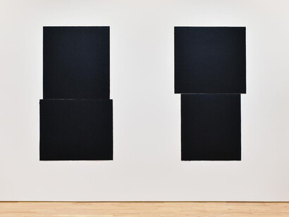 Richard Serra, Five decades of printmaking, exhibition view. Courtesy of Gemini G.E.L. at Joni Moisant Weyl